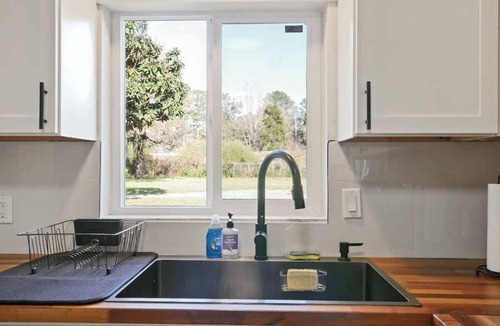 Gainesville House | One Acre Peaceful Property | King Bed, Game Room |