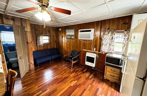Rockaway Beach Cabin | One Bedroom Lake Cabin on Lake Taneycomo, Rockaway Beach, Missouri