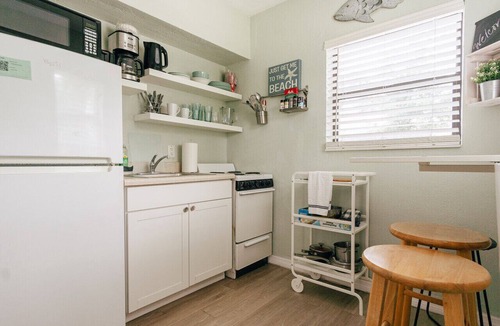 Pompano Beach Apartment | One bedroom private apt 2 blocks to beach