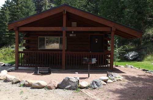 Almont Cabin | One BR Cabin with Ample Parking