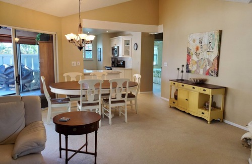 Bella Vista House | One floor 3/2 walk to beach