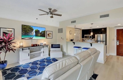 Miramar Beach Condo | Opulent Couples Retreat In Sandestin's Baytowne wharf