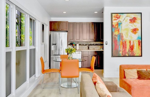 Hendricks and Venice Isles Apartment | Orange Dream on the Water
