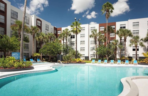 Florida Central Atlantic Coast Hotel | Orlando Convention Center Queen Suite w/gym, pool