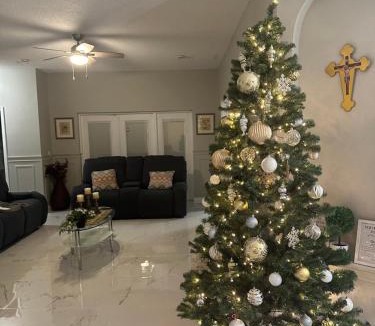 Orlando House | Orlando Lakefront Pool Villa 25 min Disney & Univ