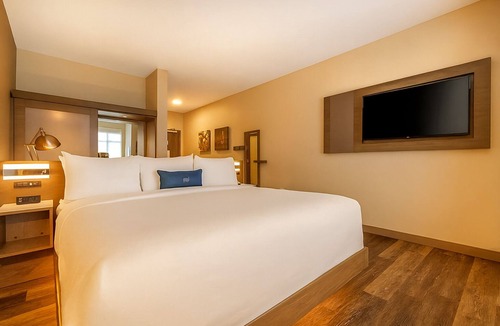 Lauderdale Beach Hotel | Outdoor Getaway! Modern Unit Near Beach and Attractions, Pool