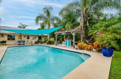 Tavares House | Outdoor Oasis w/Bar & Lanai: Tavares Escape