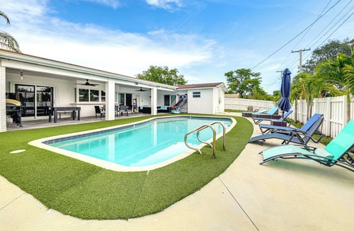 Hollywood Hills Cottage | Outdoor Oasis w/Games: Sleek Hollywood Home!