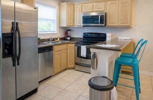 South Padre Island Condo | " Oversized 2 Bedroom " Modern " Pool Near Beach