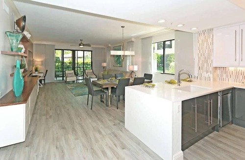 Naples Apartment | Oversized Residence 3BR Near 5th Avenue & Beach