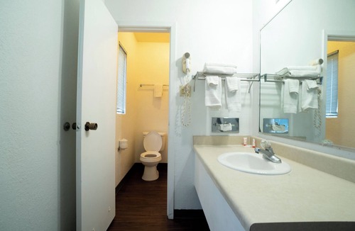 Kingsville Hotel | OYO Hotel Kingsville Hwy 77