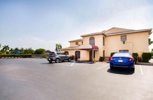 Caloosahatchee Hotel | OYO Waterfront Hotel- Cape Coral Fort Myers, FL