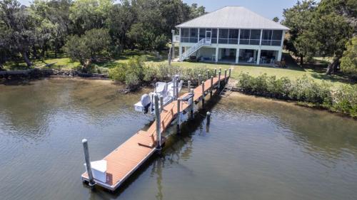 Crystal River House | Ozello Oasis Waterfront with dock sleeps 8 dog ok