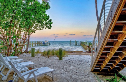 Marathon House | P04 - Beach Front Estate with Pool and 6 bedrooms