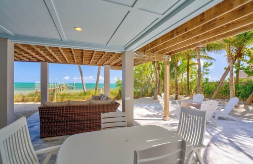 Marathon House | P04 - Beach Front Estate with Pool and 6 bedrooms