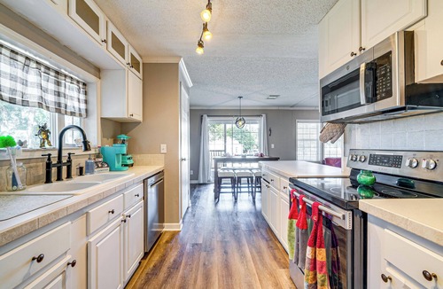 High Springs House | Paddle, Swim & More! Charming Home in High Springs