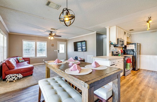 High Springs House | Paddle, Swim & More! Charming Home in High Springs