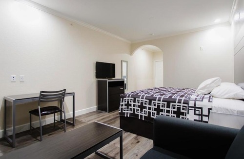 Houston Hotel | Palace Inn TX-249