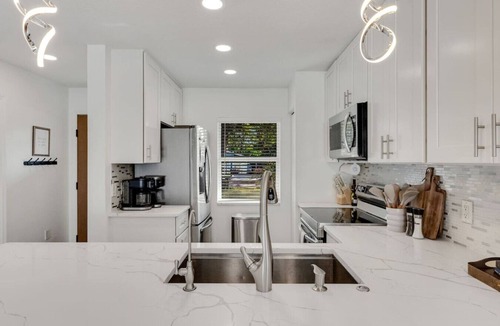 Alta Vista House | Palm Breeze Luxury - Resort Style Pool Home