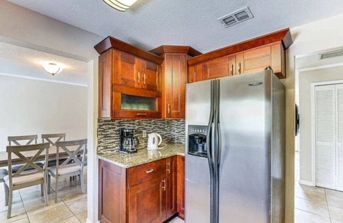 Palm Harbor House | Palm Coast Duplex w/Private Yard ~ 3 Mi to Beach!