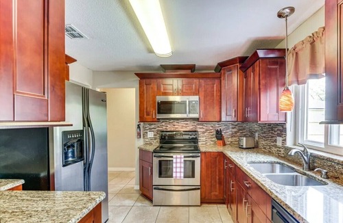 Palm Harbor House | Palm Coast Duplex w/Private Yard ~ 3 Mi to Beach!