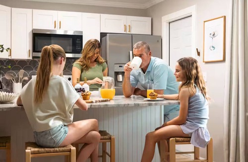Isle of Palms House | Palm House Retreat, Minutes from Mayo & The Beach