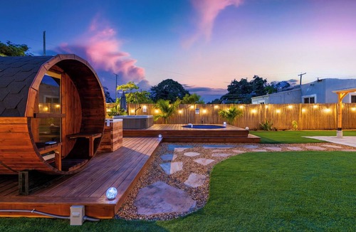 Mango Groves House | Palm Paradise Resort! Beach Area, Pool, Sauna, Cold Plunge, Hot Tub
