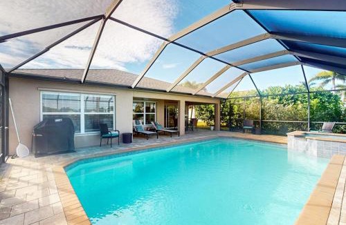Beachwalk Isles House | Palm Tree Paradise