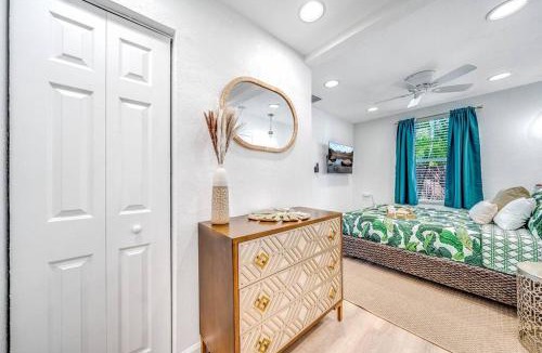Southwest Apartment | Palm Wave Says - No Extra Fees - Designer Inspired