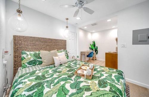 Southwest Apartment | Palm Wave Says - No Extra Fees - Designer Inspired