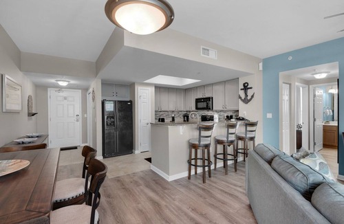 Destin Condo | 🌅Palms 1602 Updated Condo 🌴Beach Nearby + Lagoon Pool