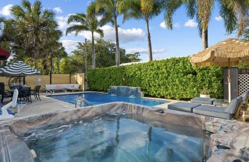 Poinsettia Heights Villa | Palms Retreat! Giant Heated Pool-HotTub-FirePit-5Min2Beach-Pets-EV Chgr