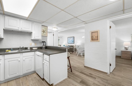Panama City Beach Condo | Paradise! 2br/2ba Renovated Beachfront Condo with Private Balcony & Pool