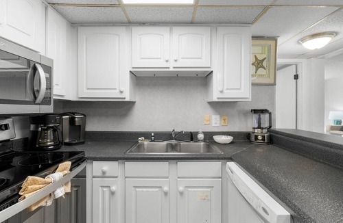 Panama City Beach Condo | Paradise! 2br/2ba Renovated Beachfront Condo with Private Balcony & Pool