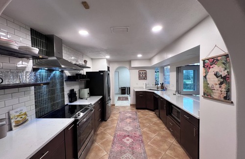 East Naples House | Paradise awaits! Heated pool, huge lanai, outdoor oasis close to downtown Naples