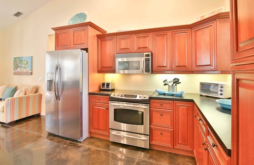 Heron's Watch House | Paradise Cove - Beautiful Lakeview and Private Pool