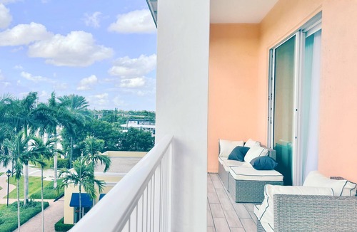 South Palm Park Neighborhood Association Condo | Paradise DeLux 2bd Penthouse