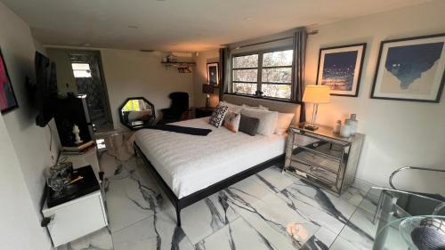 Wilton Manors House | Paradise Gardens-Wilton Manors- Male only