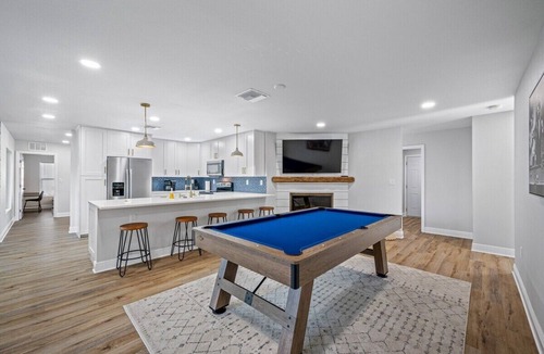 Palm Harbor House | 🌴Paradise Palms: Spacious 3-Bedroom, pet friendly, Game Room and Fenced Yard🌴