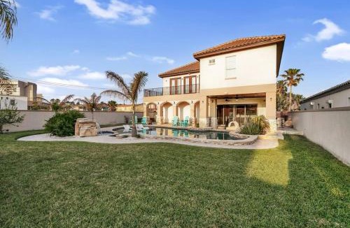 South Padre Island Villa | Paradise Villa: 2 blocks from beach, private pool