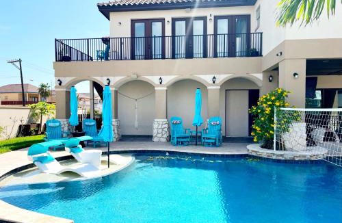 South Padre Island Villa | Paradise Villa: 2 blocks from beach, private pool