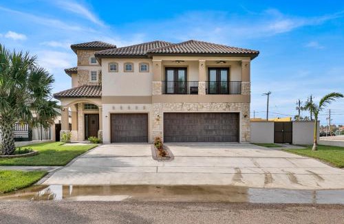 South Padre Island Villa | Paradise Villa: 2 blocks from beach, private pool