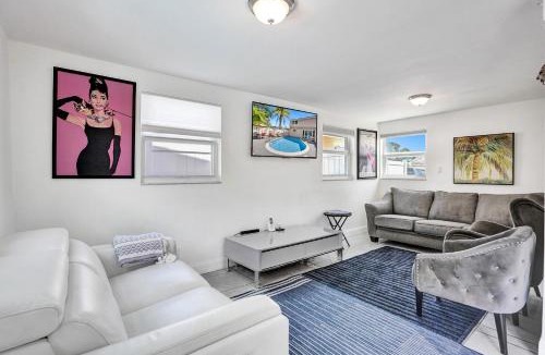 Hallandale Beach Villa | Paradise Villa With Heated Pool Close To Beach