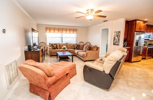 Apollo Beach House | Paradise Waterfront Resort Pool, Spa, Dock, Kayaks, Pets, Ext. stay&May discount