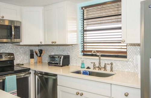 Park Shore Condo | Park Shore Resort-Stunningly renovated; 1.25 miles to Beach! High Speed Internet