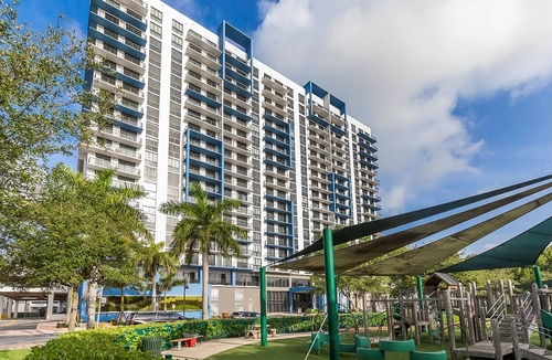 Doral Apartment | Partial Golf View Suite w/Kitchen Spa Pool & Free Parking Near City