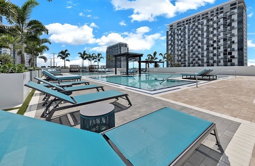 Doral Apartment | Partial Golf View Suite w/Kitchen Spa Pool & Free Parking Near City