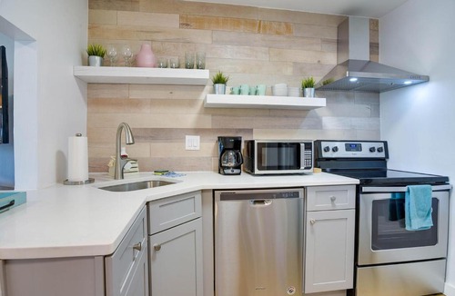 Holiday Isle Apartment | Partial Ocean View Condo at Sandpiper Cove
