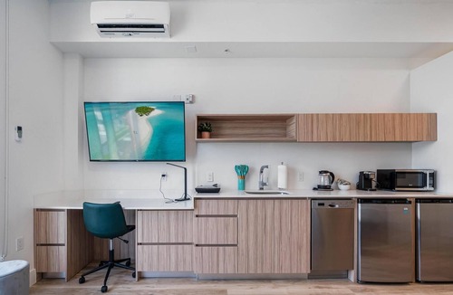 East Little Havana Apartment | Pastel Studio | Downtown View, Roof Deck, Central