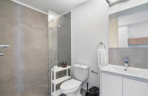 East Little Havana Apartment | Pastel Studio | Downtown View, Roof Deck, Central